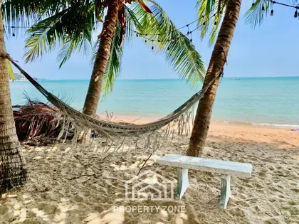 4 BEDROOM BEACH VILLA Absolute Beachfront WITH CHANOTE/TITLE DEED. A VERY RARE OPPORTUNITY AND PRIME LOCATION at Phala Beach in Ban Chang, Rayong - House - Phla - Phala Beach, Ban Chang, Rayong