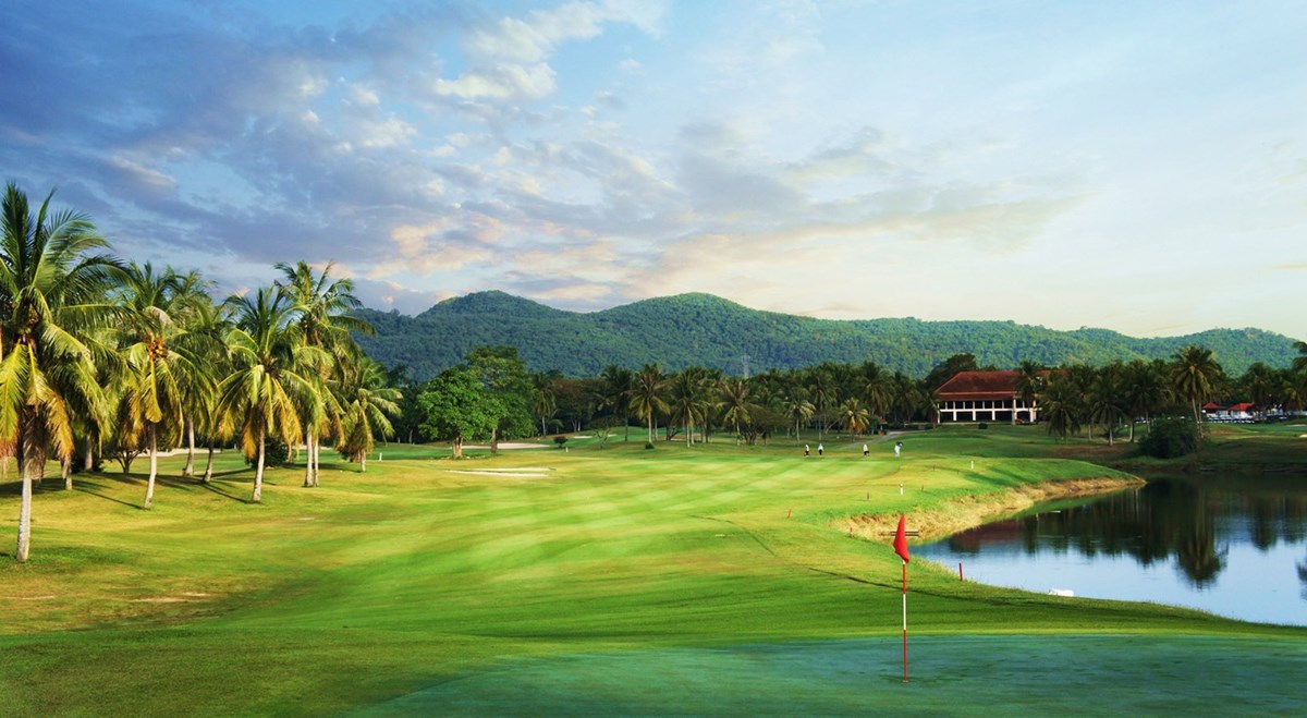 Luxury 4 Bedroom Home at Eastern Star Golf Resort with Large Swimming Pool SELLER MOTIVATED