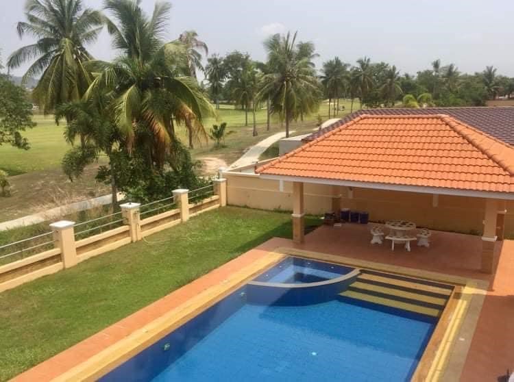 Luxury 4 Bedroom Home at Eastern Star Golf Resort with Large Swimming Pool SELLER MOTIVATED