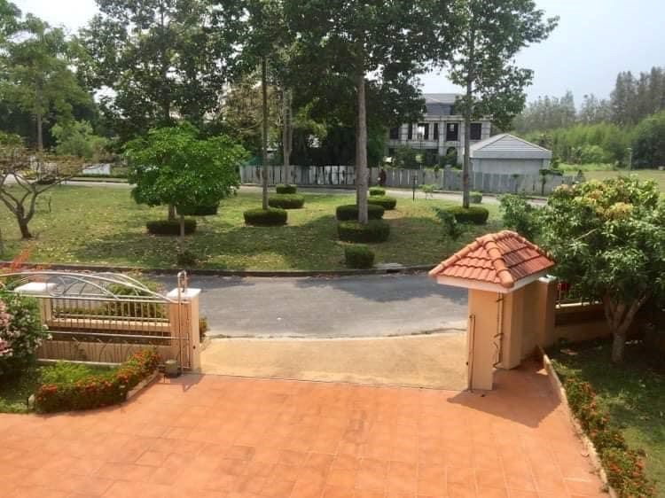 Luxury 4 Bedroom Home at Eastern Star Golf Resort with Large Swimming Pool SELLER MOTIVATED