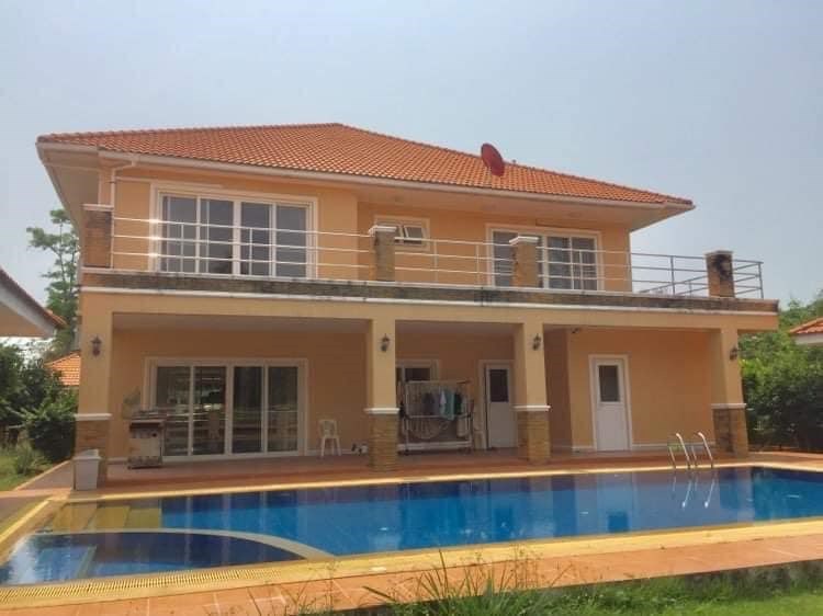Luxury 4 Bedroom Home at Eastern Star Golf Resort with Large Swimming Pool SELLER MOTIVATED
